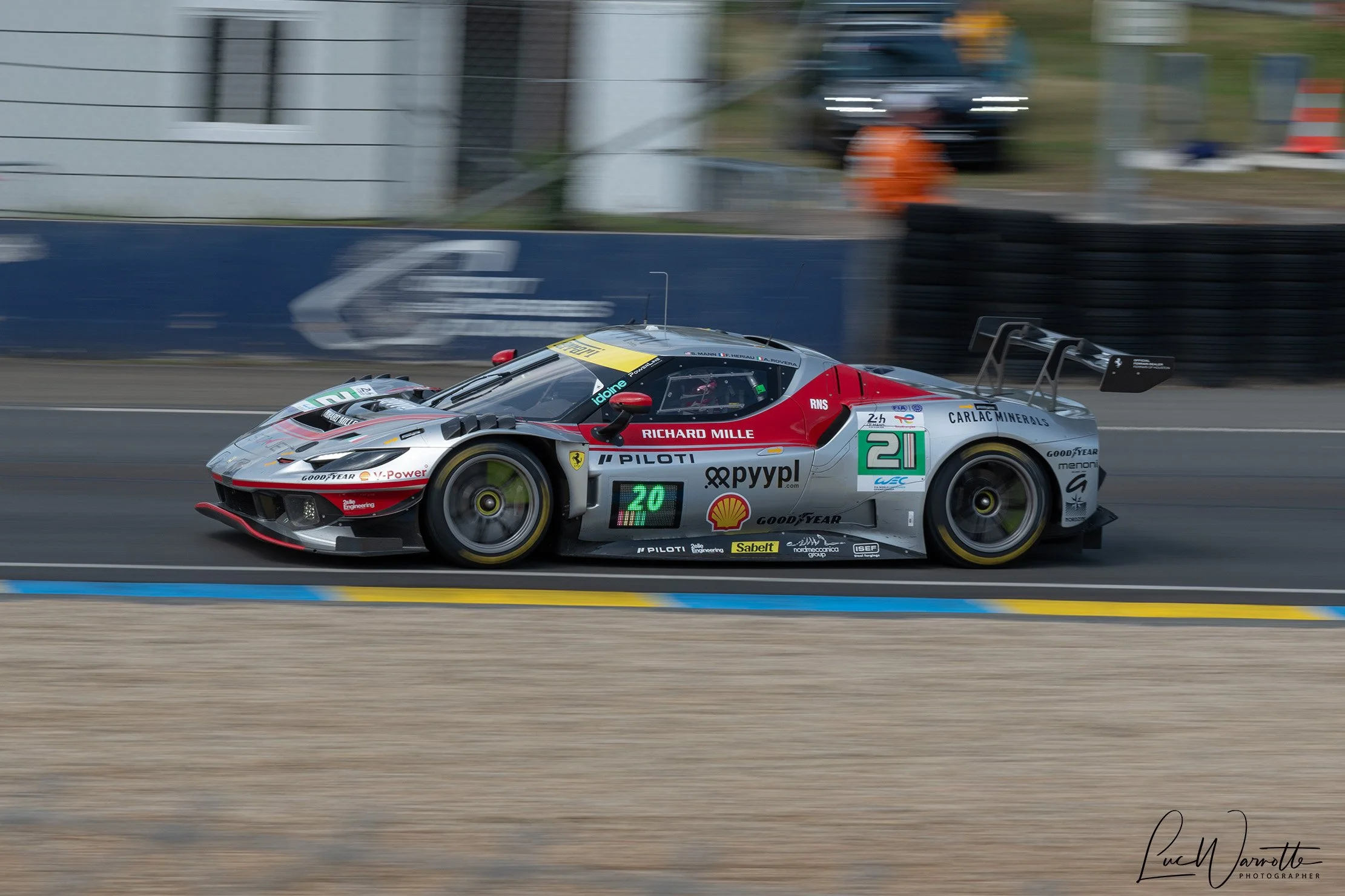 Aston Martin Vantage and Ferrari 296 in front row — Car Racing